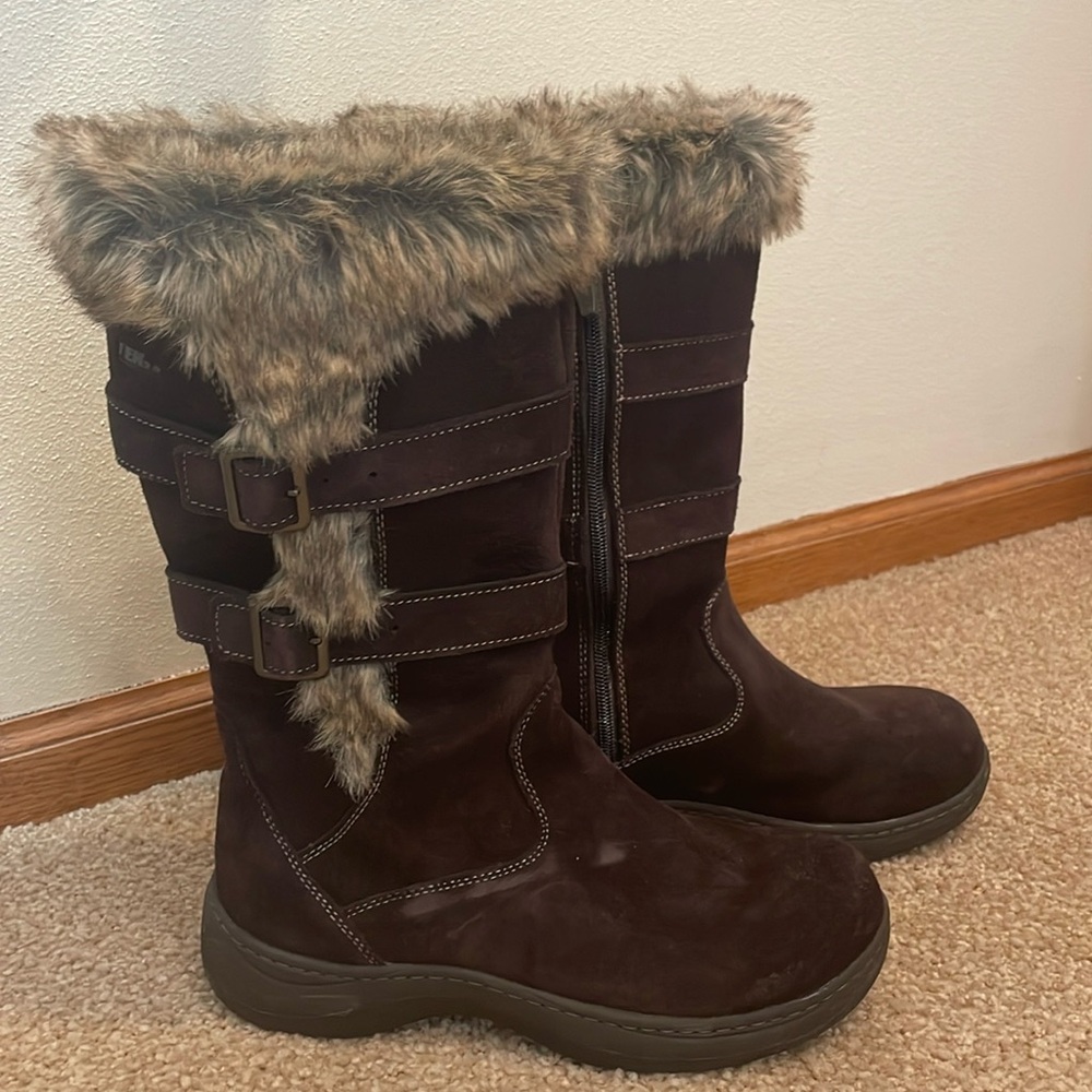 LL Bean chocolate brown suede & faux fur boots. Size 8.5.
